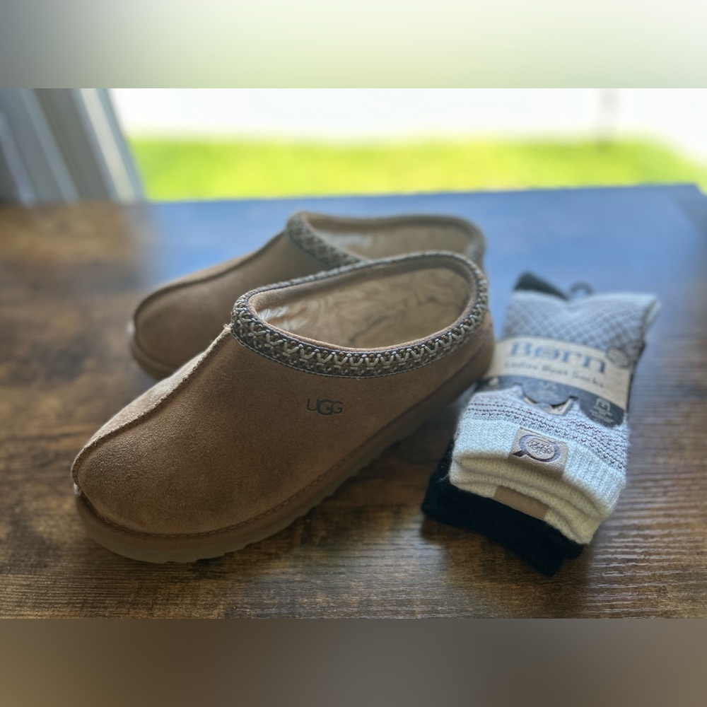 UGG Chestnut Tasman w/ Socks